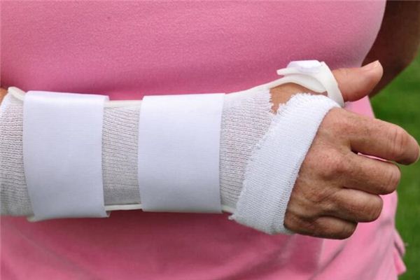 梦见手腕开刀是什么意思 梦见手腕开刀是什么意思