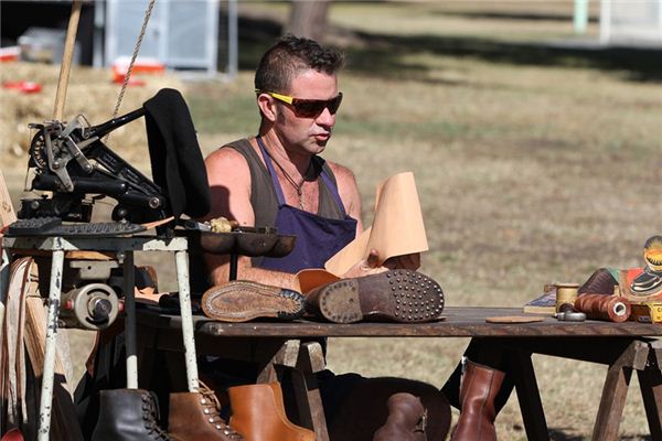 梦见皮鞋匠是什么意思 梦见皮鞋匠是什么意思