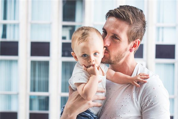 梦见抱着小男孩 梦见抱着小男孩