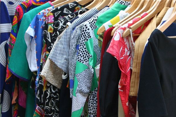 梦见做衣服是什么意思 梦见做衣服是什么意思