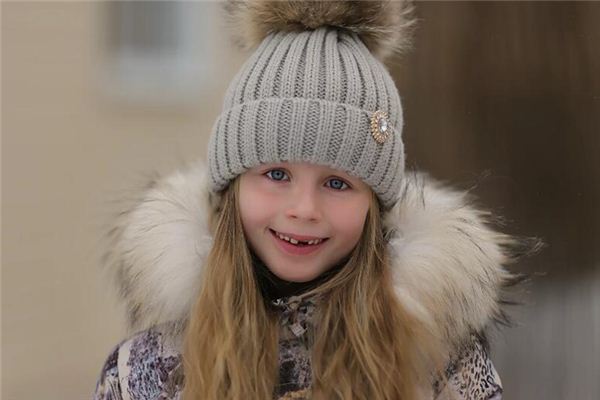 梦见牙齿掉落 梦见牙齿掉落