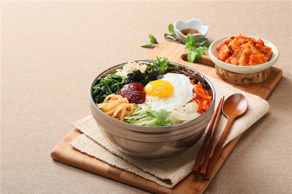 梦见吃冷饭是什么意思 梦见吃冷饭是什么意思